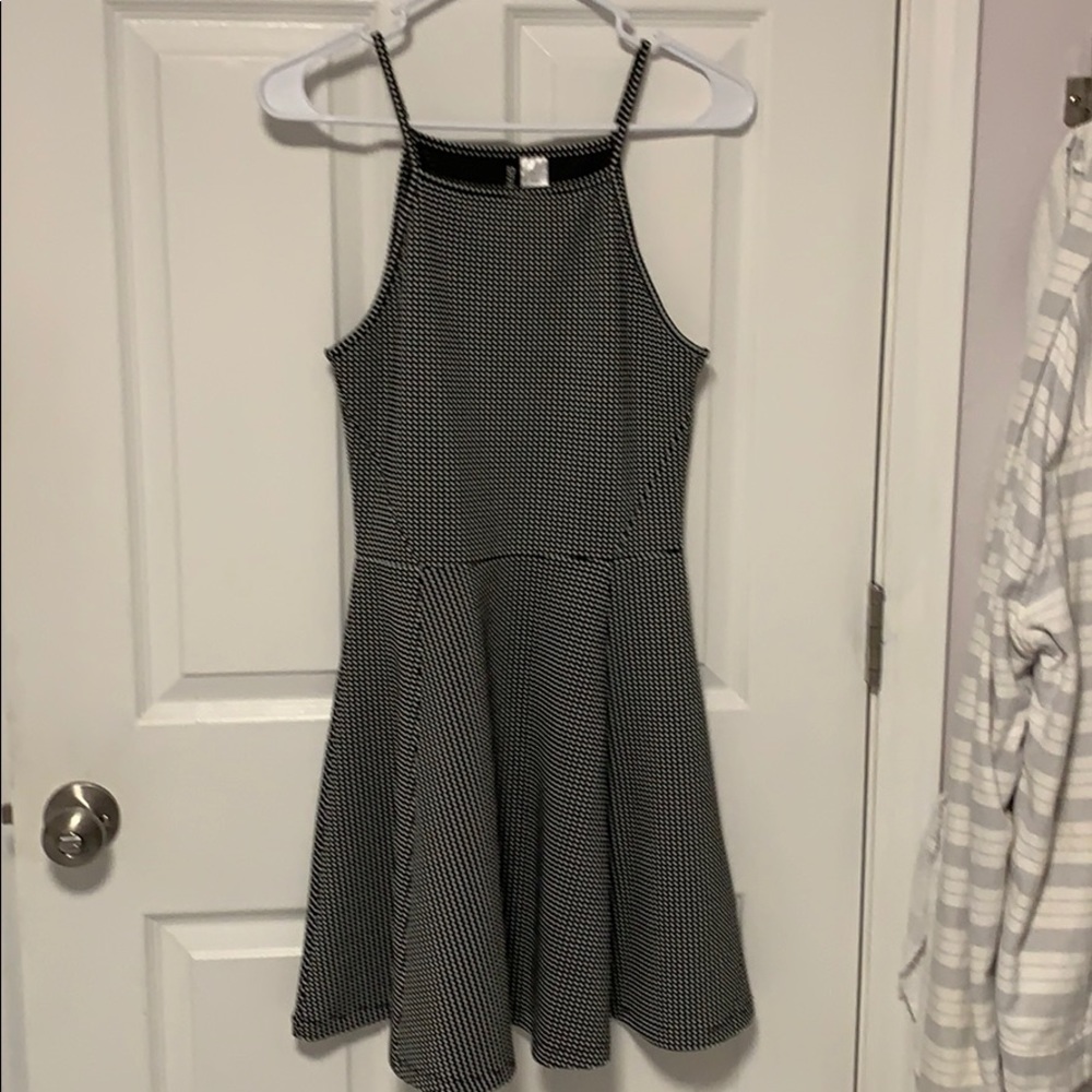 DIVIDED dress size 8
